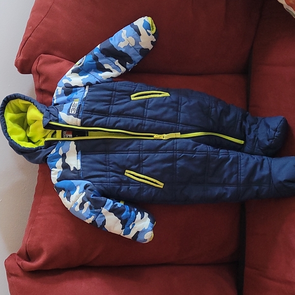 Snowsuit - Picture 1 of 4